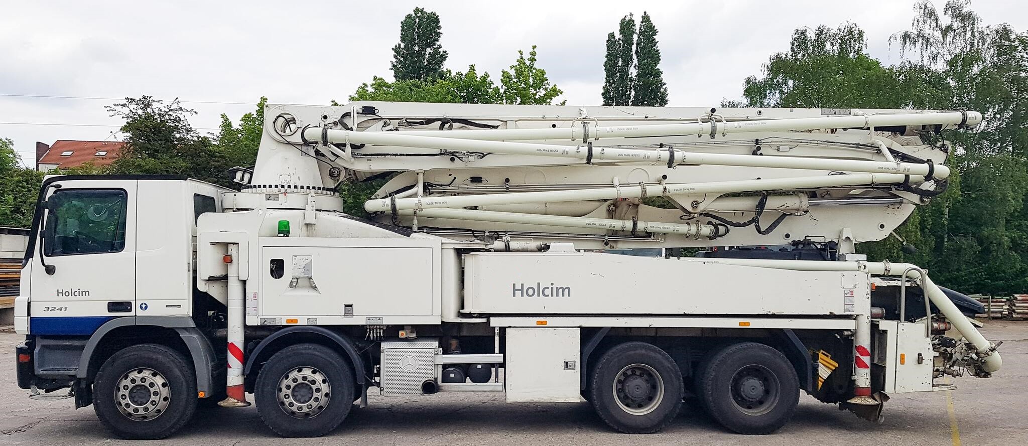 Das Bild zeigt die Betonpumpe M 42 im Profil